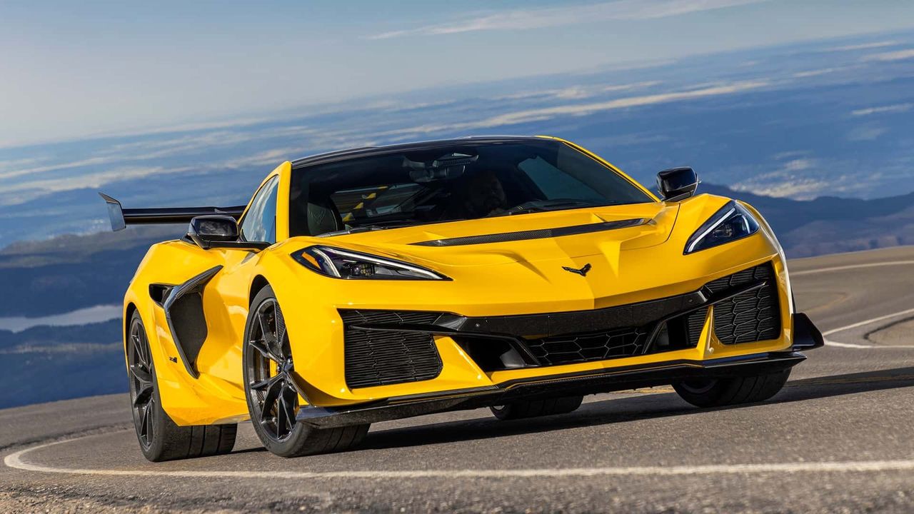 Corvette ZR1 redefines American supercars with 1,080 hp V8 engine