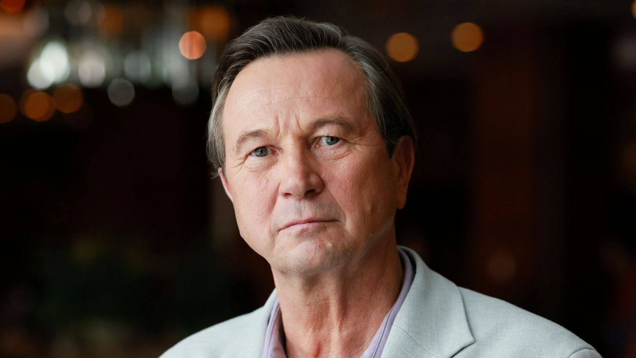 Piotr Cyrwus ciężko harował za granicą. "Tam zawsze było zimno"