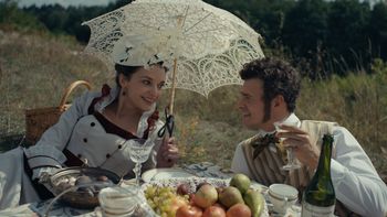 Maria Dębska o "Lalce". "Miałam suknię, która ważyła 10 kilo"