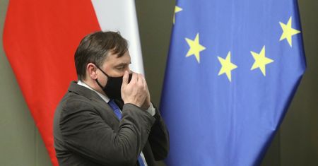 Artykuł 7., francuskie plany i Ziobro. Polsce będzie coraz trudniej o pieniądze z KPO