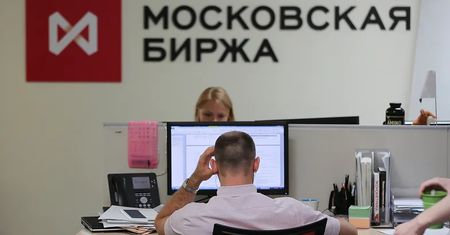 Giełda w Moskwie wznawia handel, ale tylko akcjami wybranych spółek