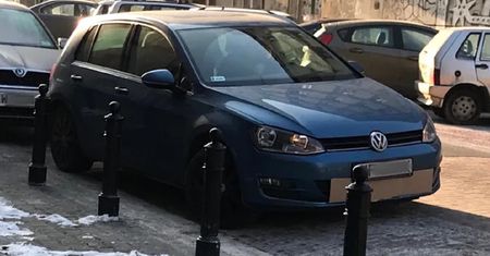 Stary sposób kierowców. Zimą szybciej grzeją silnik