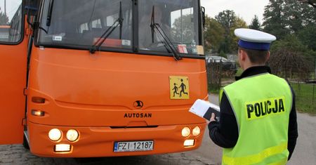 Tragiczny stan autobusów. Tym wożą dzieci do szkół