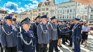 Bydgoszcz: Święto policji. Odznaczenia i przysięga na Starym Rynku - mamy zdjęcia z uroczystości