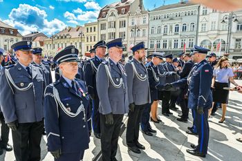 Bydgoszcz: Święto policji. Odznaczenia i przysięga na Starym Rynku - mamy zdjęcia z uroczystości