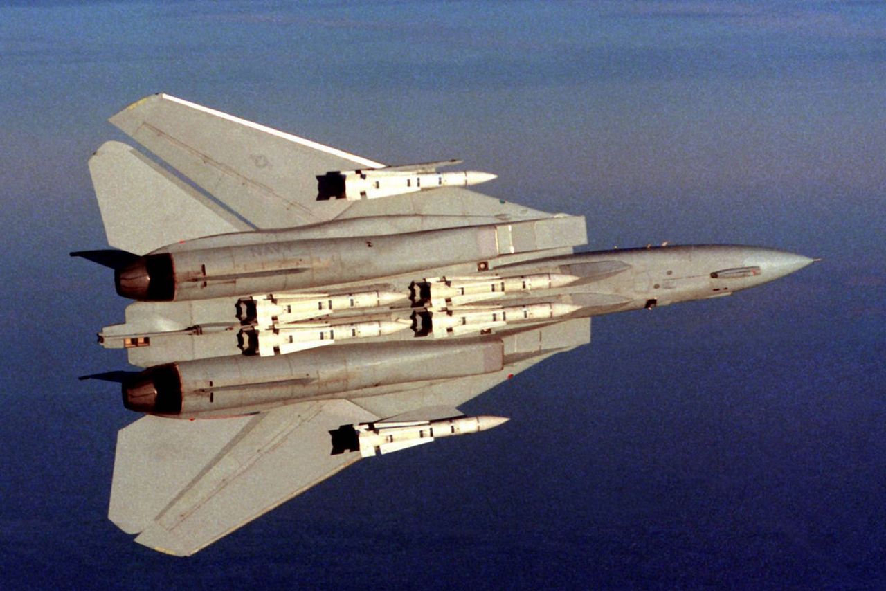 F-14 Tomcat uzbrojony w 6 pocisków AIM-54 Phoenix