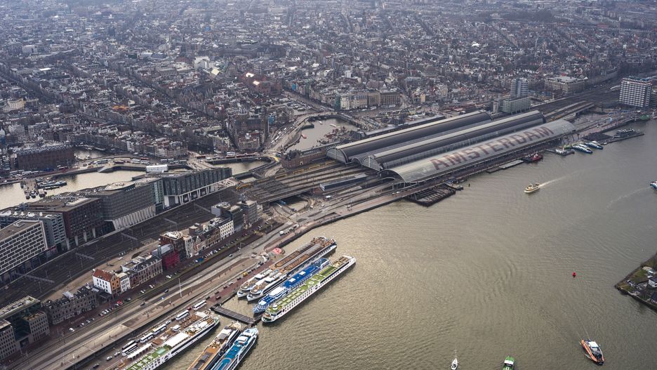 Amsterdam zakazuje cumowania statków wycieczkowych 