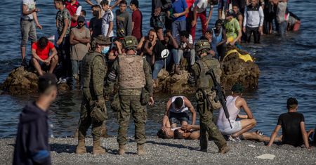 Hiszpańska Ceuta otoczona przez imigrantów. Do akcji wkroczyło wojsko
