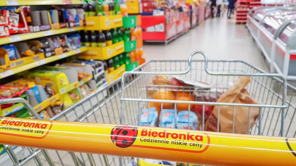 Biedronka poinformowała o wycofaniu dań instant z półek sklepu