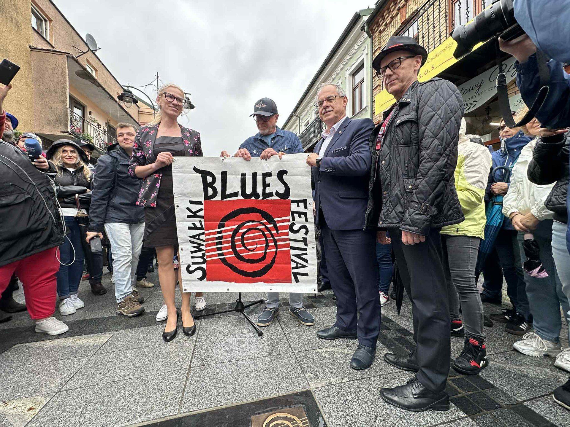 Odsłonięcie tablicy w Alei Bluesa na ulicy Chłodnej