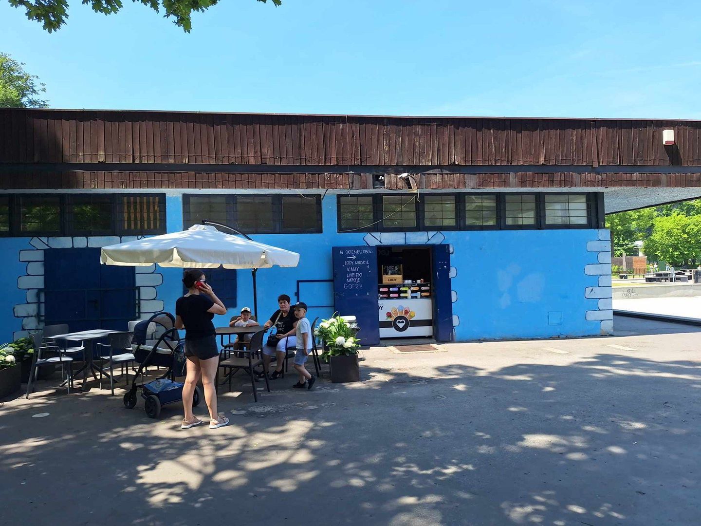 Park Jordana w Krakowie zajmuje prawie 21 hektarów. Jest jednym z najpopularniejszych miejsc spacerowych i rekreacyjnych w Krakowie. Znajduje się w obrębie trzech krakowskich ulic: al. 3 Maja, ul. Reymana oraz ulicy Reymonta.