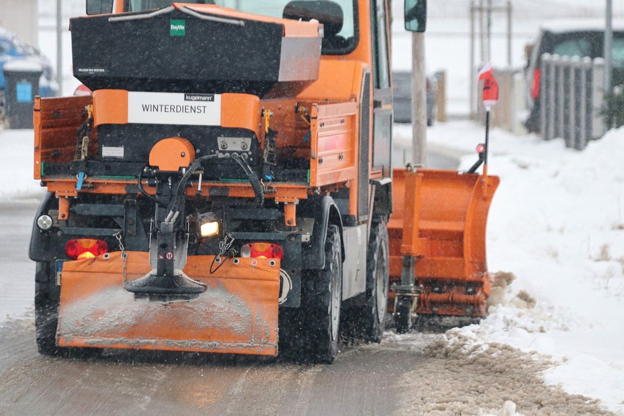 Yanosik dostał nowe ostrzeżenia: na autostradzie A2 dowiesz się, który odcinek odśnieżają