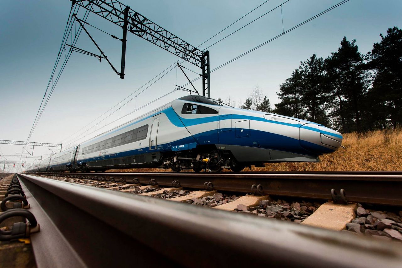 Pendolino wciąż bez WiFi. Najdroższe pociągi Polski offline do końca roku