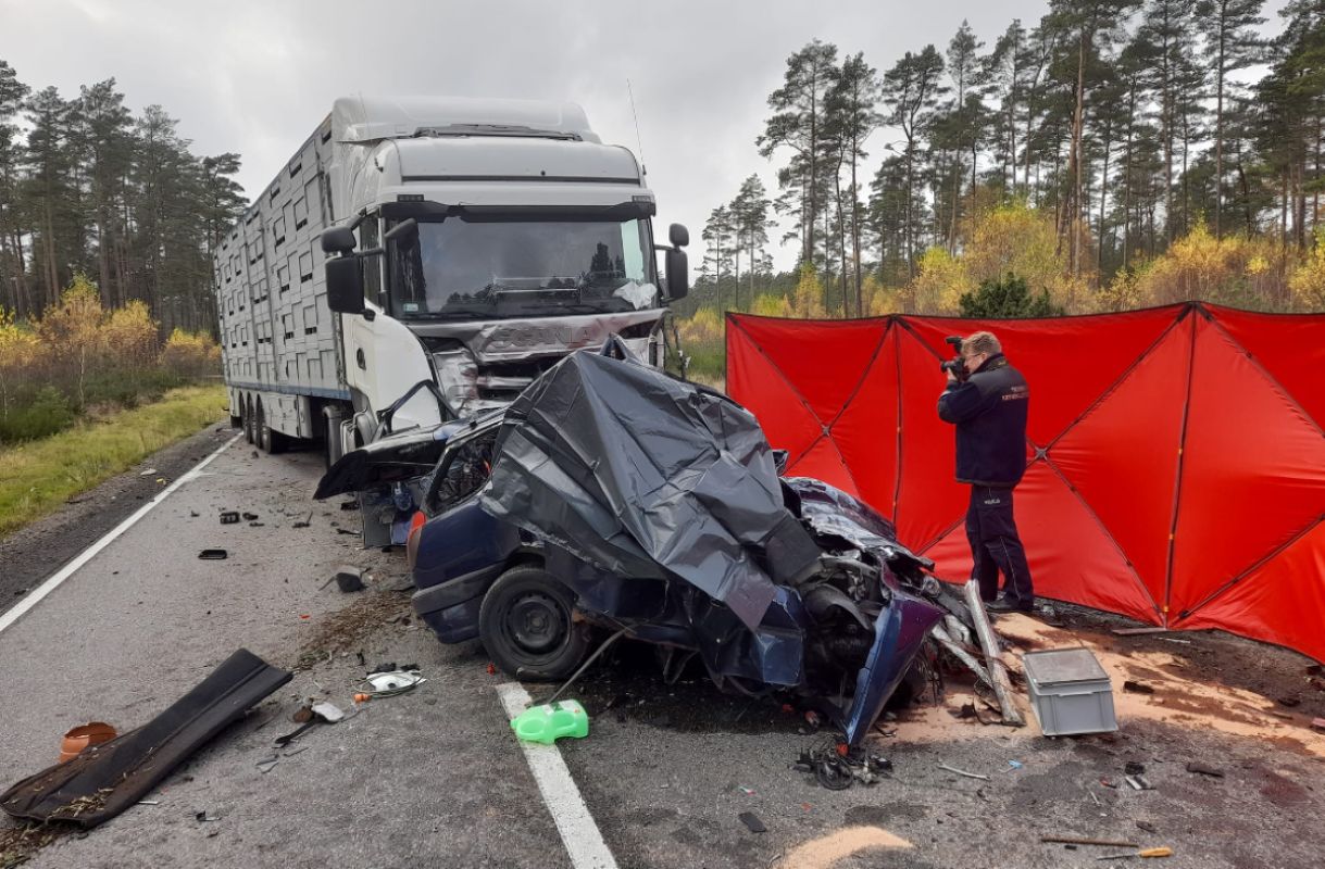 Dramatyczny wypadek na Pomorzu. Nie żyją trzy osoby