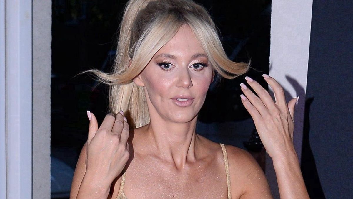 Kasia Moś zapozowała w prześwitach 