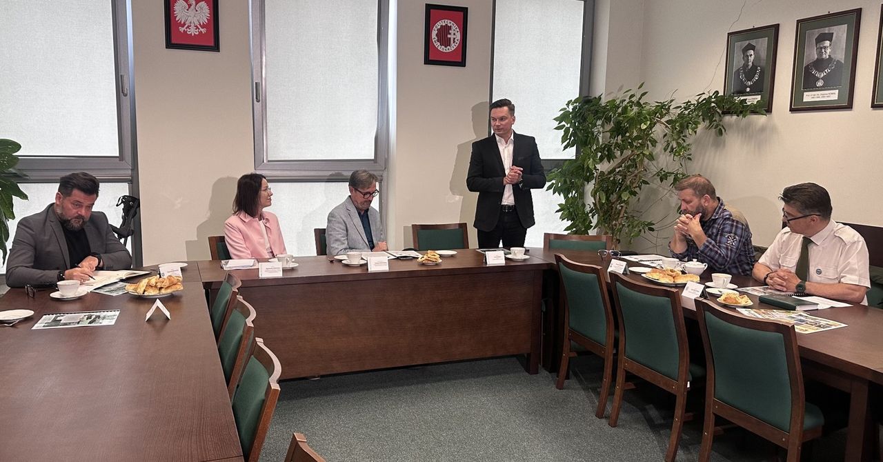 Piramida Armińskiego na Łysicy. Będzie rekonstrukcja najstarszego polskiego punktu geodezyjnego