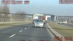 Policyjna eskorta w Rzeszowie. Nagranie z kamery radiowozu