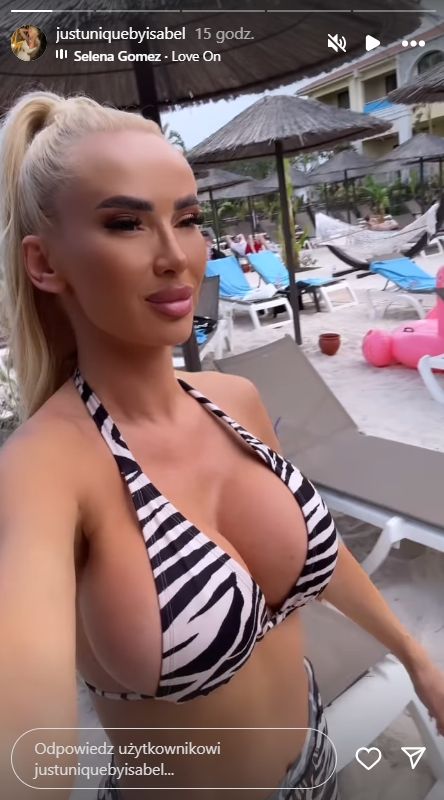 Izabela Macudzińska chwali się figurą w stroju kąpielowym