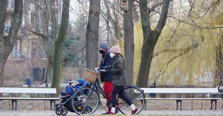 Lekarz radzi jak spędzić Wielkanoc i krytykuje rząd