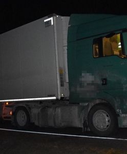 Zatoczył się i upadł na drogę. Przejechała go ciężarówka