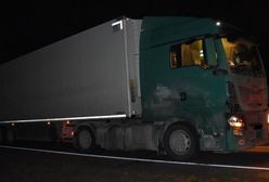 Zatoczył się i upadł na drogę. Przejechała go ciężarówka