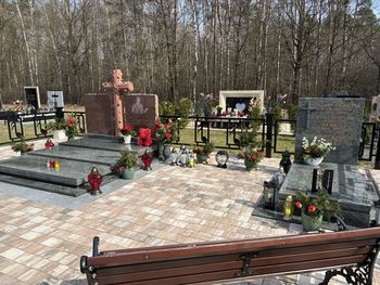 Grotniki: Grób Krzysztofa Krawczyka. Po jego śmierci przychodziły tłumy