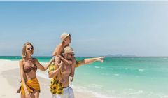 Jak Polacy rezerwują wakacje w 2025 roku? Rosnące znaczenie AI, social mediów i biur podróży