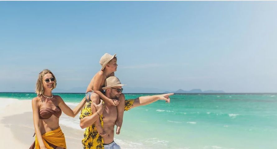 Jak Polacy rezerwują wakacje w 2025 roku? Rosnące znaczenie AI, social mediów i biur podróży