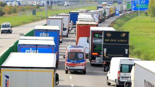 Jak utworzyć korytarz życia? Za zignorowanie przepisu można dostać wysoki mandat