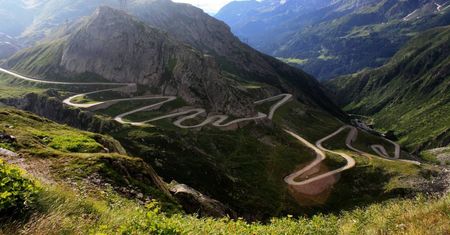 Jakie trasy w Europie warto przejechać motocyklem?