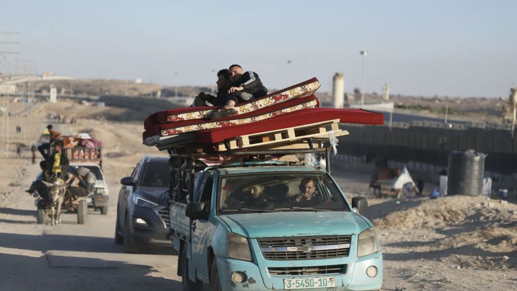 alestyńczycy we wschodniej części Rafah w południowej Strefie Gazy zaczynają opuszczać swoje domy i migrować do obszarów, które uważają za bezpieczn