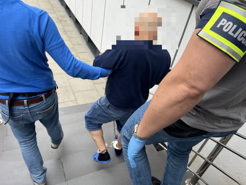 Zatrzymani za brutalny rozbój w mieszkaniu w Suwałkach