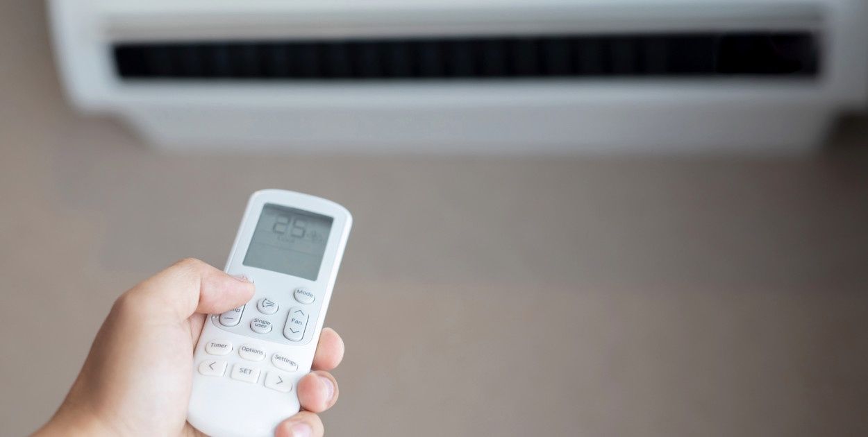 Chłodzisz się klimatyzacją? Oto, co najczęściej robią źle Polacy