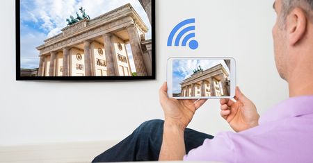 Jak podłączyć telefon do telewizora?