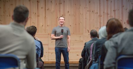 Mark Zuckerberg miota się w kryzysie: wiedział o sprawie od lat i groził pozwami