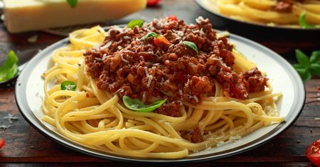 Sos do spaghetti. Wypróbuj domowej wersji, która zachwyci wszystkich domowników