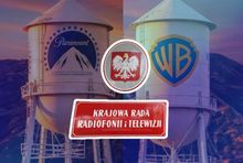 Tablica KRRiT na tle logo Paramount i Warner Bros., fot. PAP