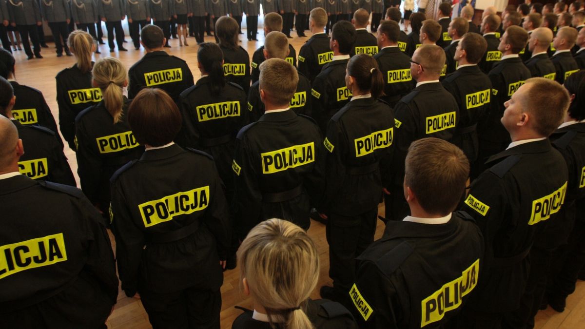 reporter4_baza
11.05.2011 Lublin Przysiega nowych funkcjonariuszy policji  
fot. Jakub Orzechowski/REPORTER
Orzechowski/REPORTER