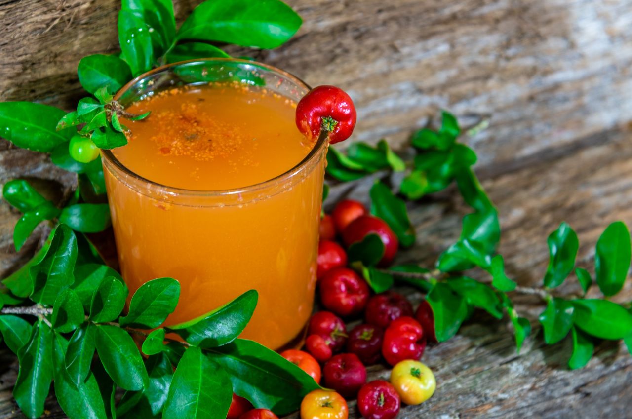 Pomaga produkować kolagen. Ratuje wątrobę, dba o odporność