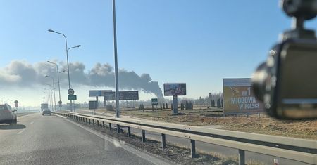 Czarny dym nad Lublinem. Pożar na terenie budowy przy ul. Głównej