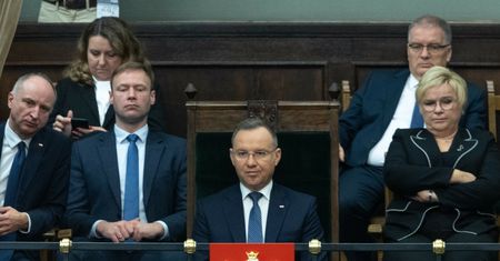 Polityk PO szydzi z samodzielności Dudy. "Ostra ekstrawagancja"