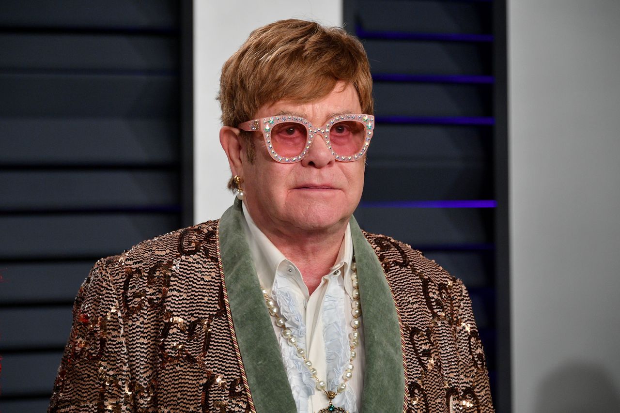 Elton John pozwany przez byłą żonę. Kobieta chciała popełnić samobójstwo podczas ich miesiąca miodowego