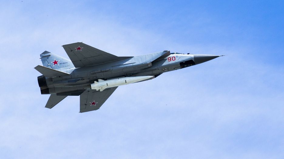 Rosyjski MiG-31K z pociskiem Kindżał