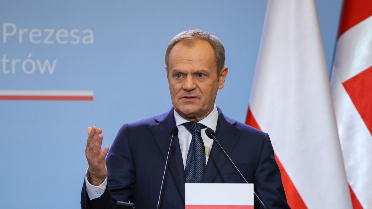 Warszawa, 15.04.2024. Premier RP Donald Tusk podczas wspólnej konferencji prasowej z premier Danii Mette Frederiksen, po spotkaniu w KPRM w Warszawie, 15 bm. (mr) PAP/Paweł Supernak