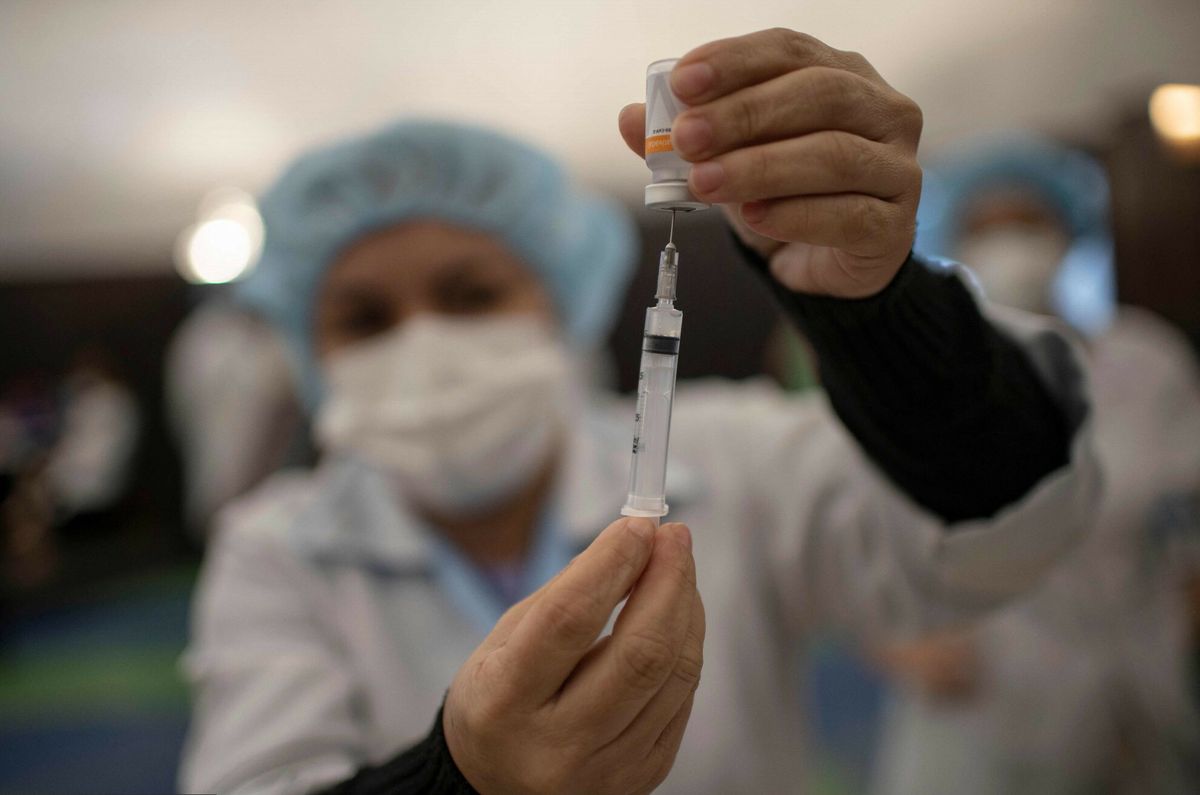 Koronawirus. Ukraina zatwierdziła chińską szczepionkę