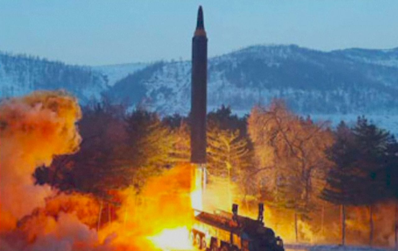 Korea Północna znów straszy świat. Rakieta balistyczna nad Japonią