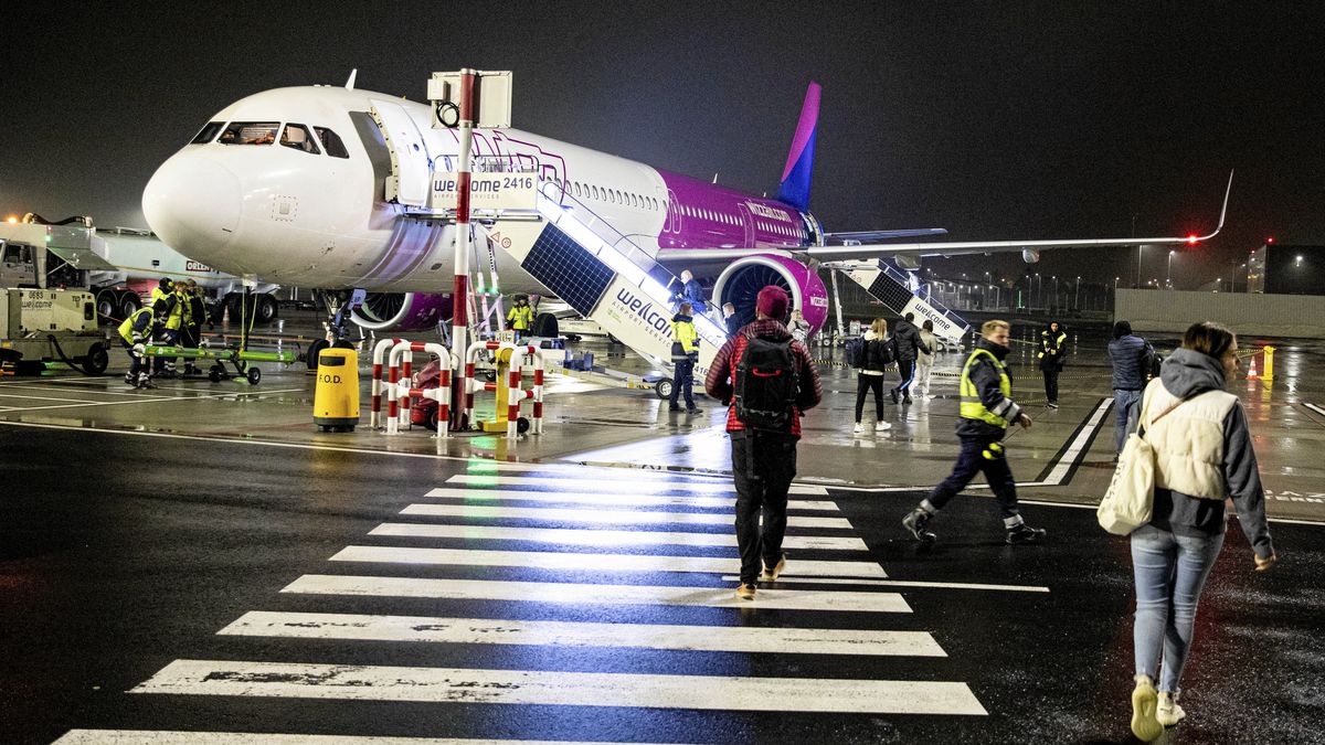 Z lotniska Warszawa-Radom latają LOT, Wizz Air oraz przewoźnicy 
