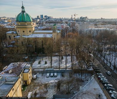 Plebania jak biurowiec? Kontrowersyjna budowa w centrum Warszawy