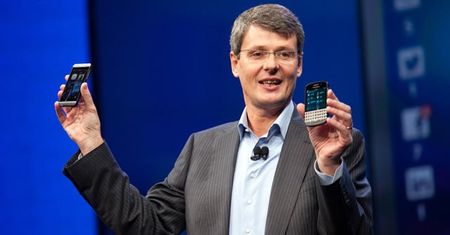BlackBerry traci rynek. Czy sytuację poprawi topowy model A10?