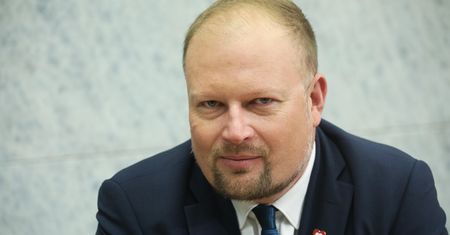 Służby stoją za wnioskiem do TK? "Wielu funkcjonariuszy się cieszy"